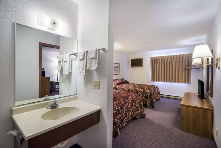 Bathroom 4,  Rodeway Inn Gateway to Medora T-Roosevelt , Wibaux