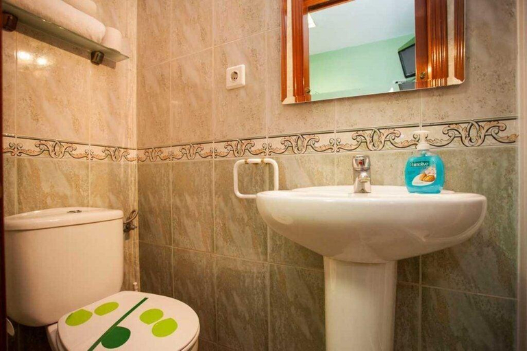 Bathroom 5, Casa de huéspedes asturiana, Madrid