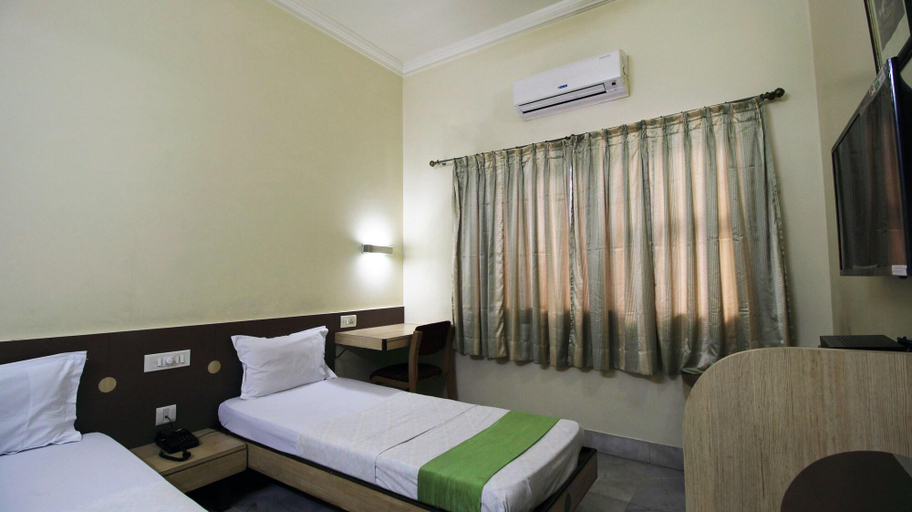 Bedroom 4, Hotel Sargam, Pune