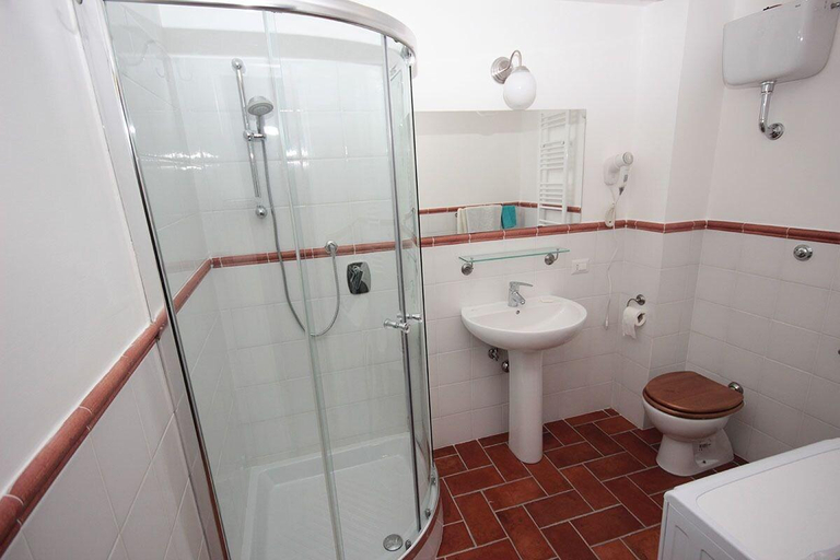 Bathroom 5, Fori Romani B&B, Rome