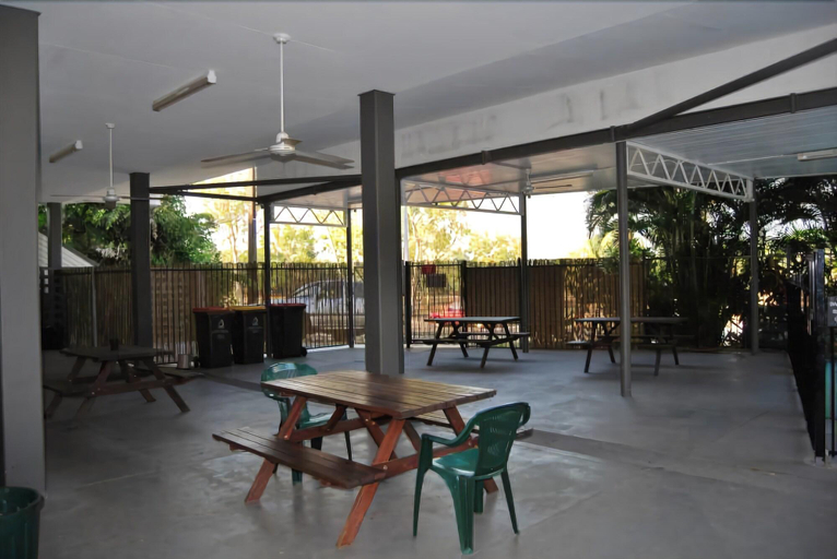Others 5, Capricornia Motel, Fannie Bay