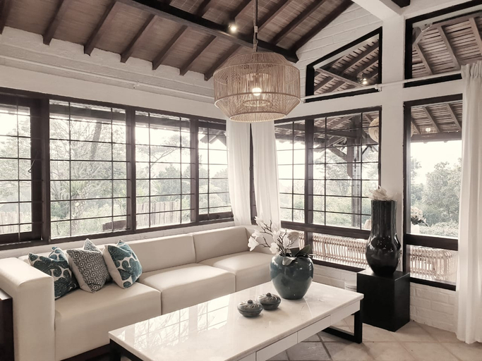 Public Area 2, Villa Art Hill - A Little Bali in PUNCAK, Bogor
