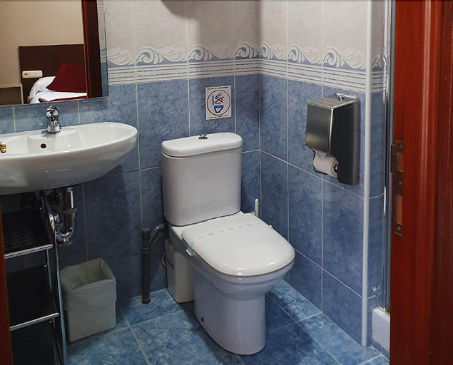 Bathroom 4, Pension Alameda, Guipúzcoa