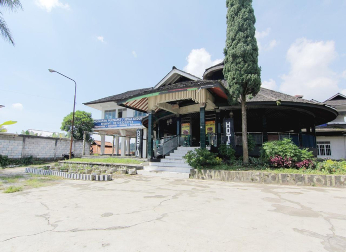 Exterior & Views 1, Villa Penginapan Purnama by ZUZU, Bandung