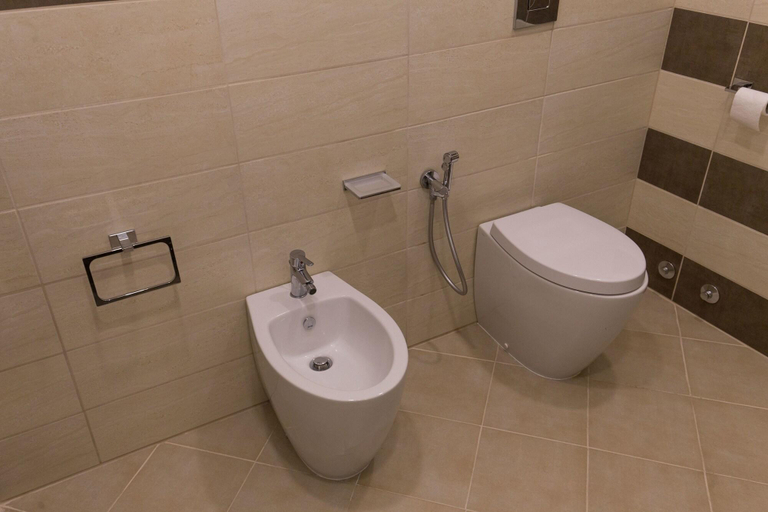 Bathroom 5, Savoy Riviera, Napoli