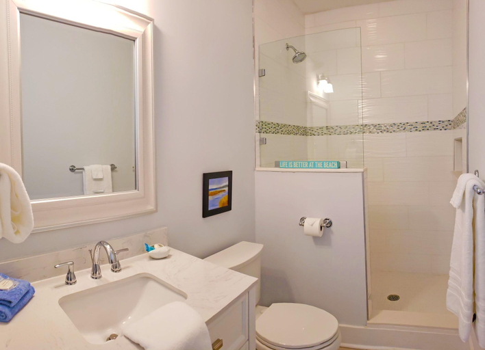 Bathroom, Darien Waterfront Inn, McIntosh