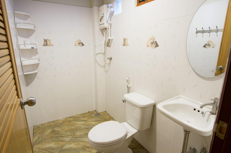 Bathroom 4, Bankong Rimkhong, Chiang Khan