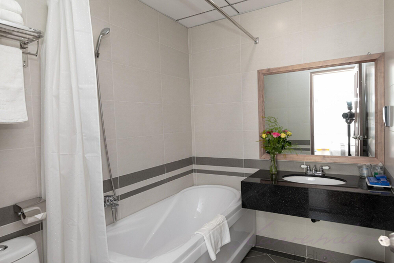 Bathroom 4, Yen Nam Hotel Hoang Van Thu, Phú Nhuận