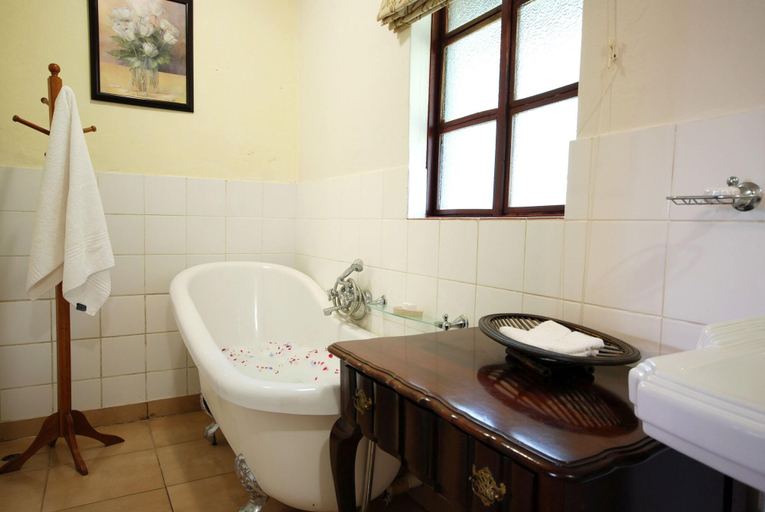 Bathroom 4, Ursula's Homestead, Hwange