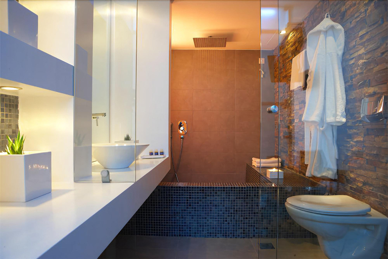 Bathroom 5, Kamari Beach, East Macedonia and Thrace