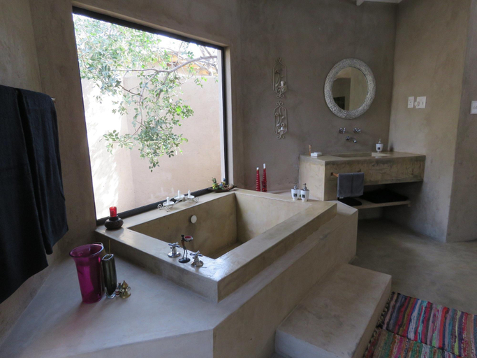 Bathroom 4, Foxy Crocodile Bush Retreat, Ehlanzeni