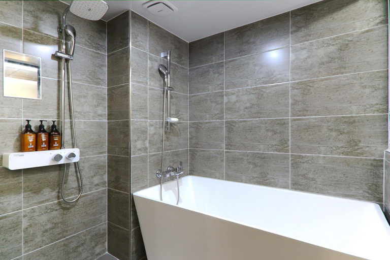 Bathroom 3, Louis Hotel, Sasang