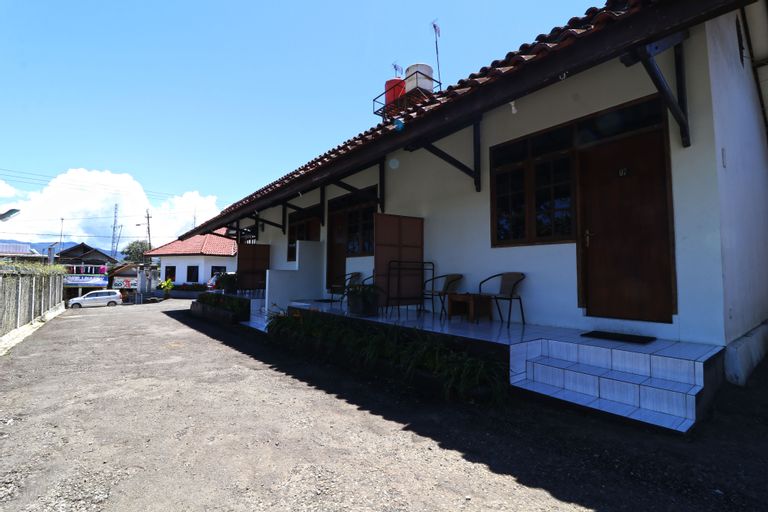 Exterior & Views 8