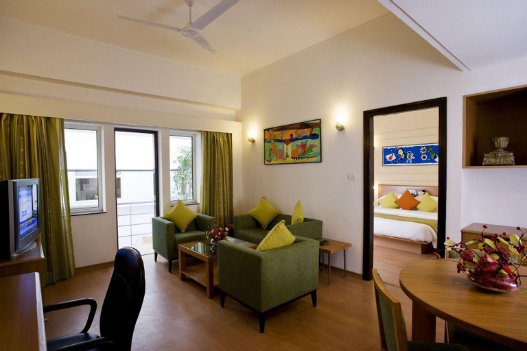 Exterior & Views 2, Lemon Tree Hotel East Delhi Mall, Gautam Buddha Nagar