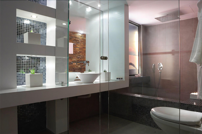Bathroom 4, Kamari Beach Hotel, East Macedonia and Thrace