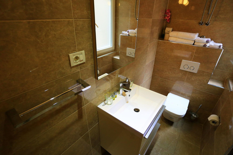 Bathroom 3, Zoilo Rooms self check-in, Zadar