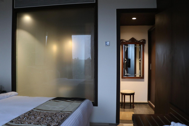 Sport & Beauty 5, Shelke's Vintage Inn, Thane