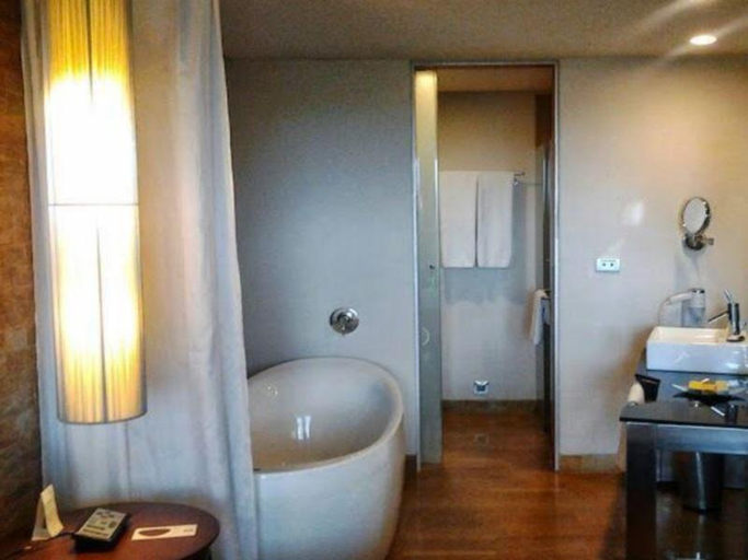 Bathroom 5, O Hotel Pune, Pune