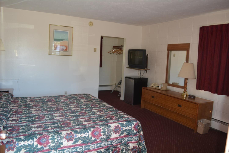 Bedroom 2, Ventura Motel, Mason