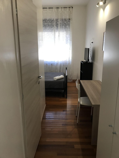 Bathroom 4, Room 14, Rome