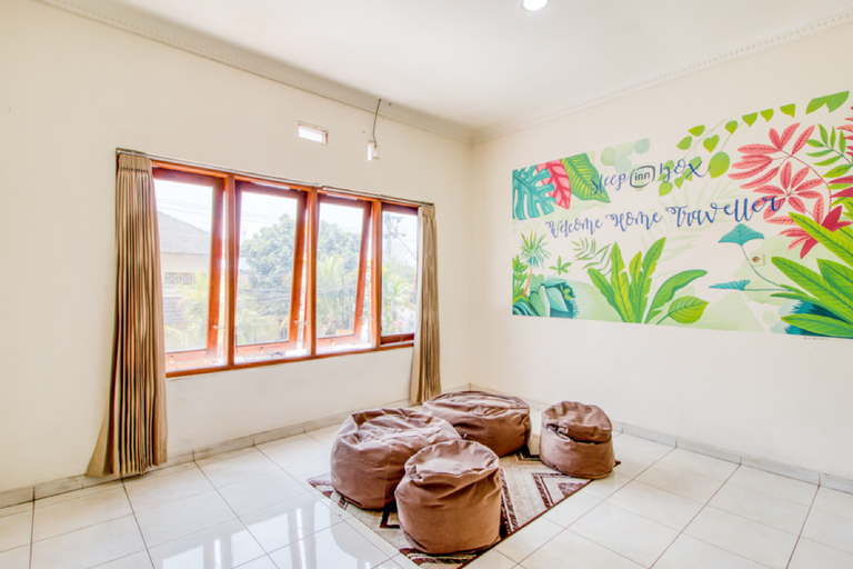 Public Area 3, RedDoorz Hostel near Terminal Condongcatur Jogja, Sleman