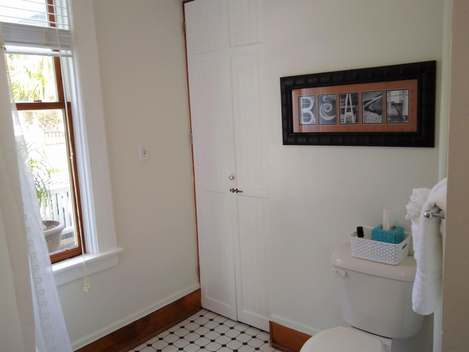 Bathroom 4, Surf Song Bed & Breakfast, Chatham