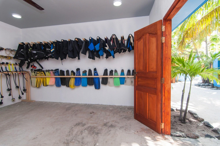 Public Area 2, South Ari Dive Center