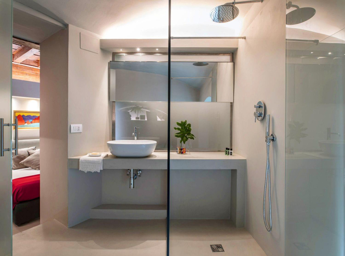 Bathroom 5, Casa Botticelli, Florence