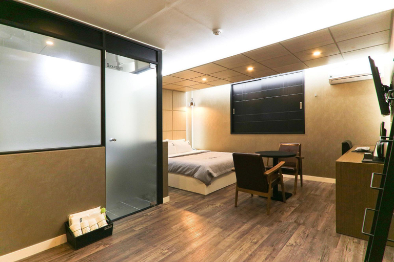 Others 5, Louis Hotel, Sasang