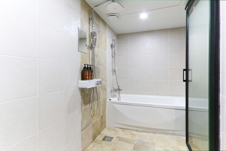 Bathroom 5, Louis Hotel, Sasang