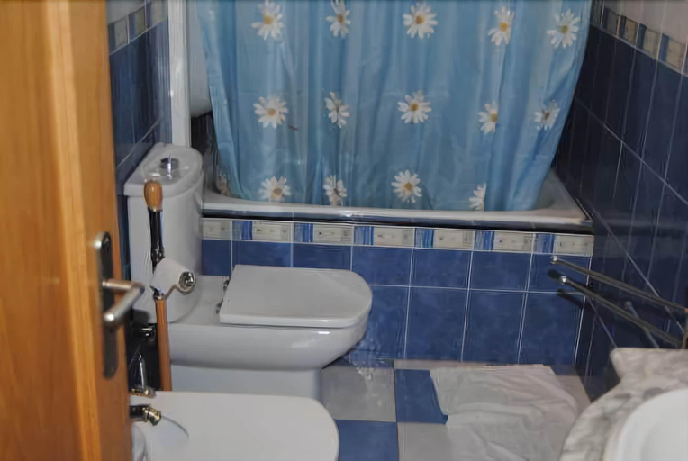Bathroom, Pensão Beira Minho, Lisbon