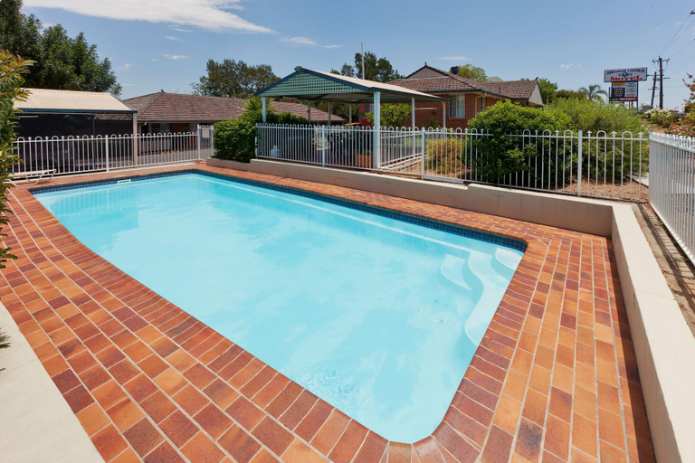 Sport & Beauty 4, Abraham Lincoln Motel, Tamworth Regional - Pt A