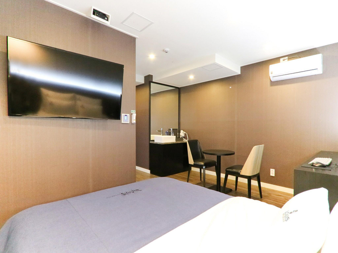 Bedroom 3, Louis Hotel, Sasang