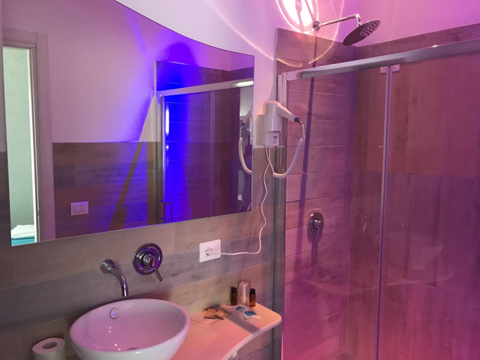 Bathroom 5, Acquarium Tropea, Vibo Valentia