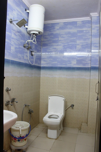 Bathroom 3, Hotel Marwari, Delhi