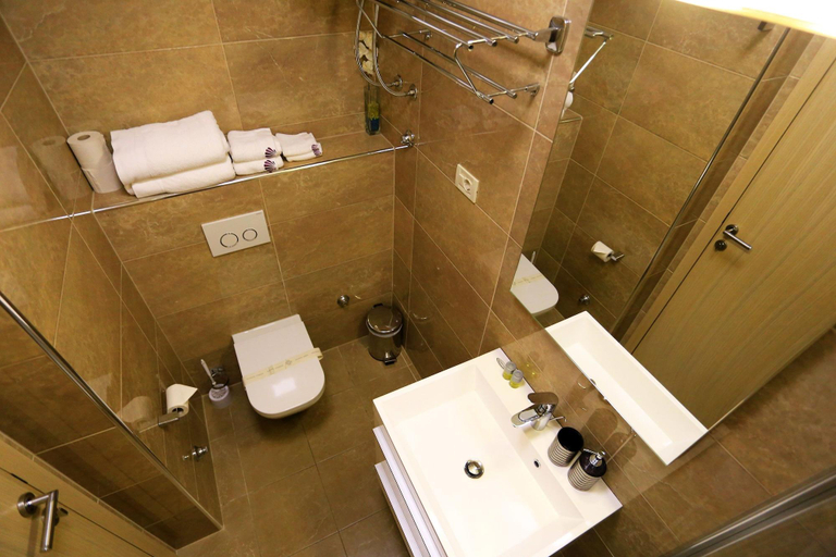 Bathroom 5, Zoilo Rooms self check-in, Zadar