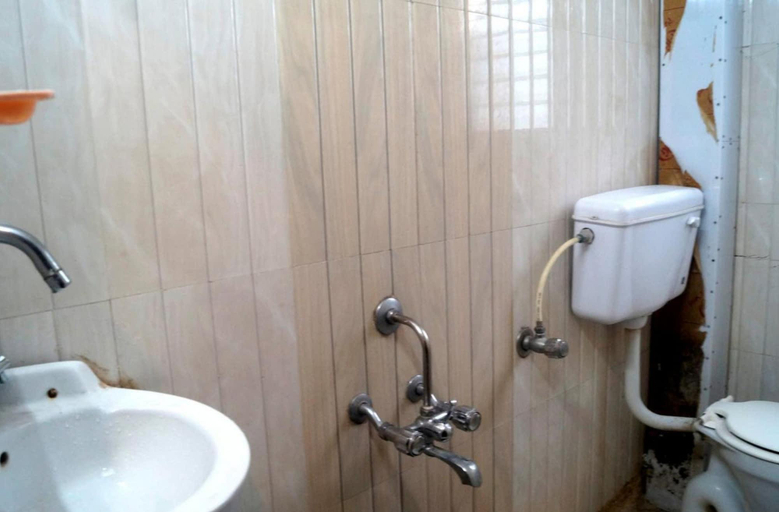 Bathroom, Hotel Zam Zam Palace, Mumbai City