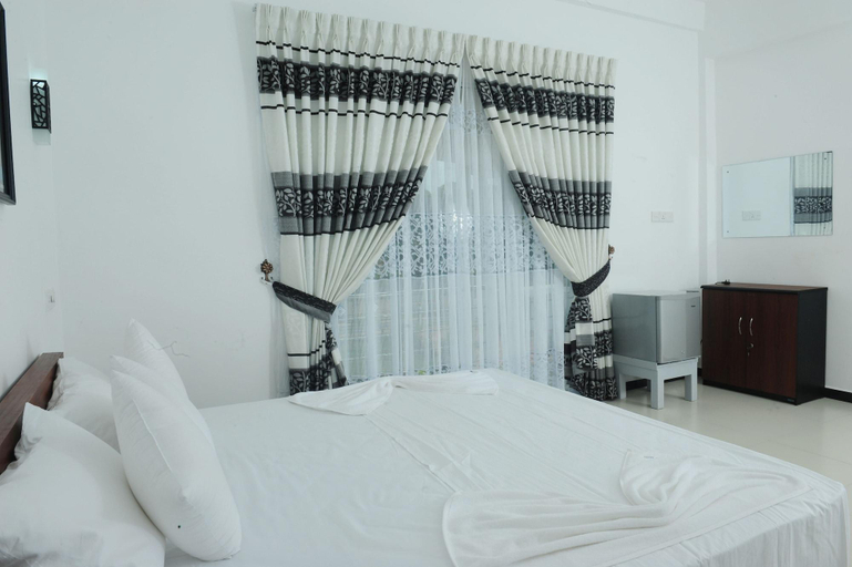 Bedroom 4, Sunstar, Kuchchaveli