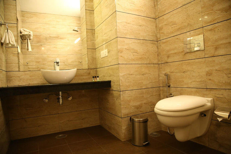 Bathroom, The Euphoria Grand, Shimla