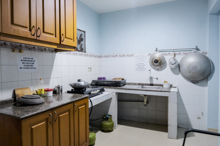 Koolkost Syariah near Green Pramuka Square Mall (Minimal Stay 6 Nights), East Jakarta