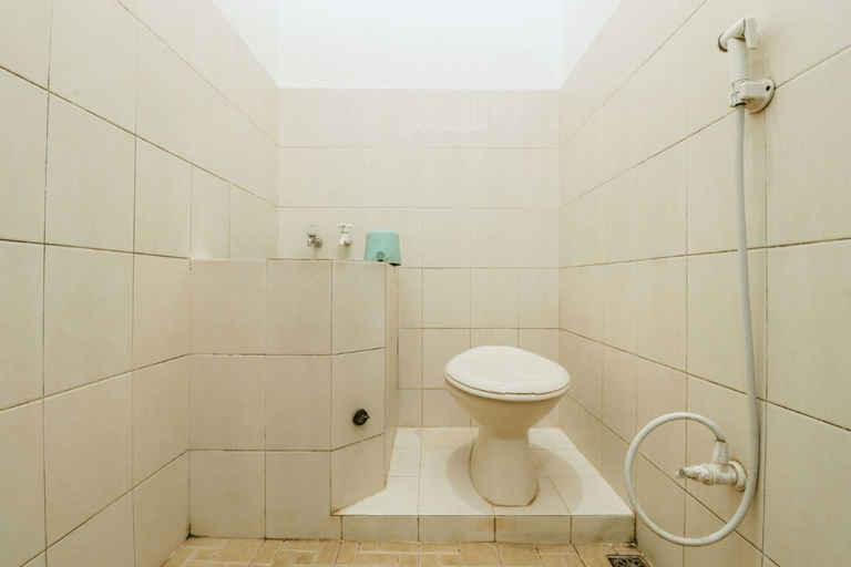 Bathroom 11