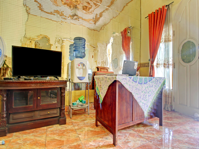 Public Area 3, OYO 90307 Fj Alfaeyza Kost, Prabumulih