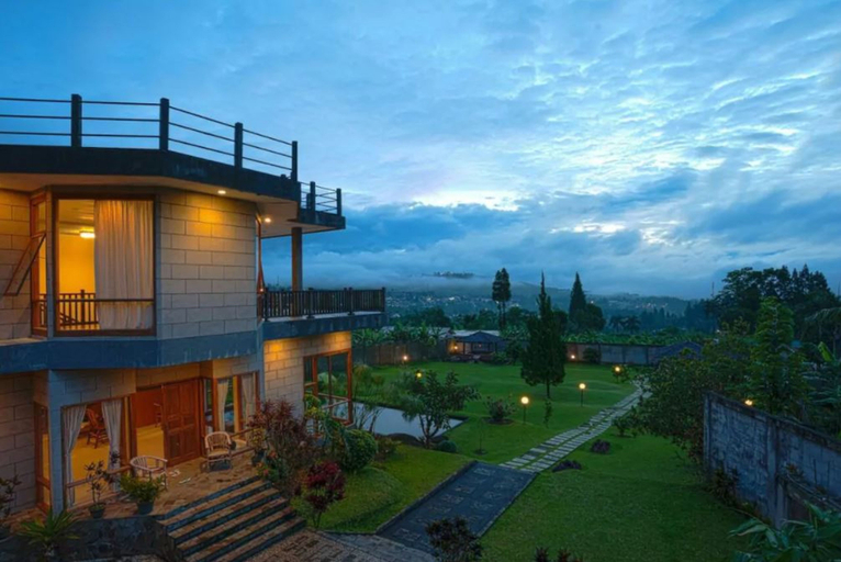 Sport & Beauty 1, Land of Tranquil Light - Luxury Villa In Puncak, Bogor