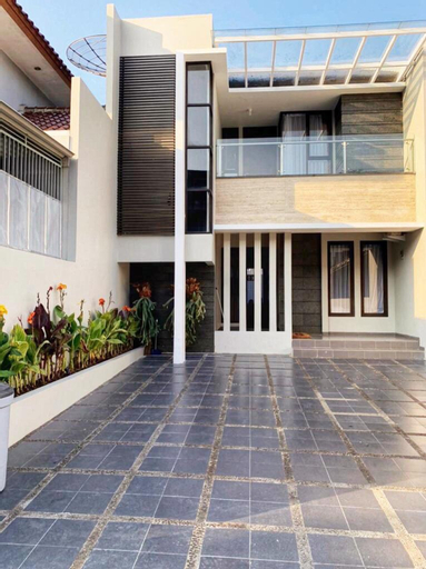Exterior & Views, Platinum Setrasari Guest House 5BR Private Pool, Bandung