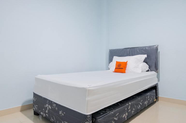 Koolkost Syariah near Green Pramuka Square Mall (Minimal Stay 6 Nights), East Jakarta
