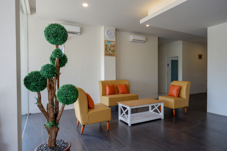 Public Area 3, RedDoorz Plus near Solo Baru, Sukoharjo