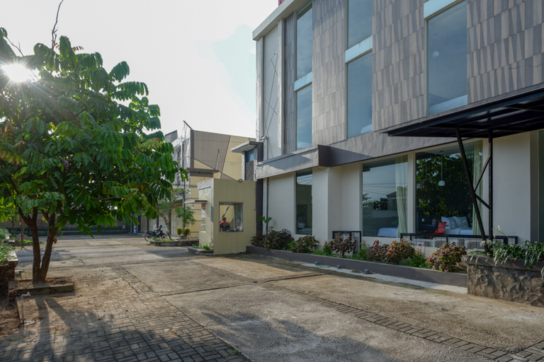 Exterior & Views 2, RedDoorz Plus near Solo Baru, Sukoharjo