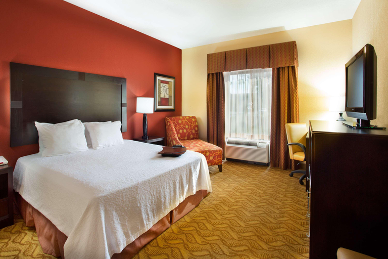 Bedroom 3, Hampton Inn & Suites Laurel, Jones