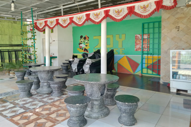 OYO 90392 Joy House & Cafe Syariah, Bangka