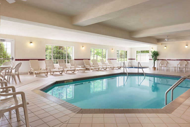 Sport & Beauty, Country InnSuites Mankato And Conference Center Mn, Blue Earth